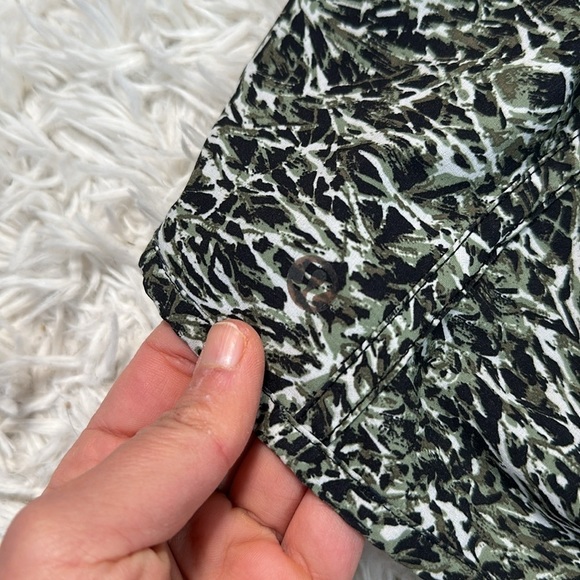 Lululemon Tracker Short IV Mini Ripple Desert Olive Fatigue Green - Picture 5 of 7